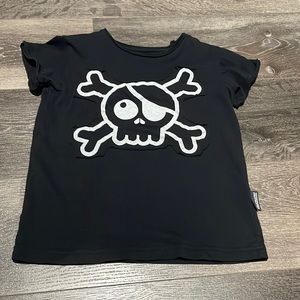 Nununu “pirate skull patch” T Shirt kids size 4-5 years old